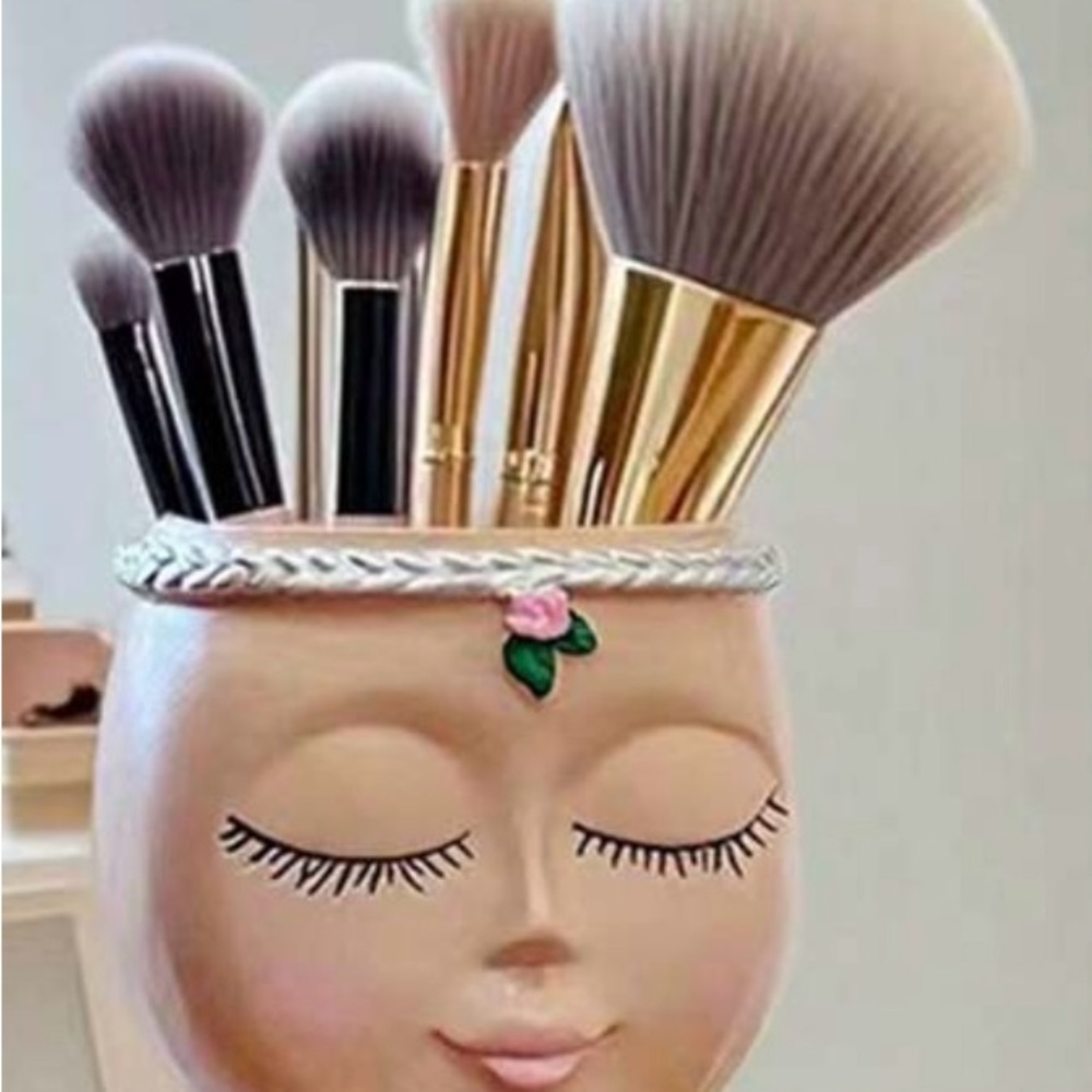 Elegant Makeup Brush Holder with Accents - Picture 4 of 4